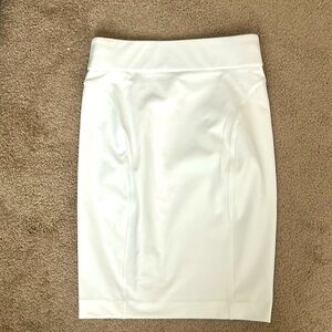 Express White pencil skirt… Flattering new with tags size small